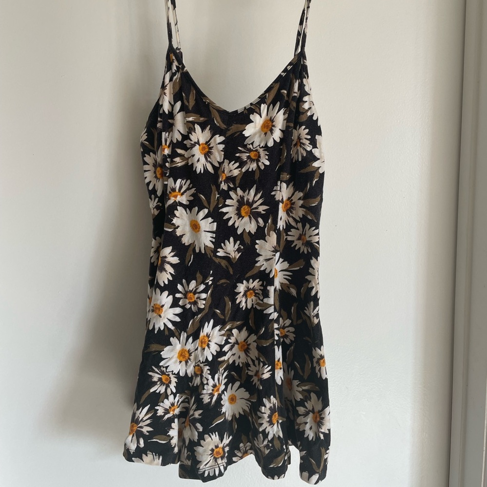 Kimchi blue floral romper play suit size small